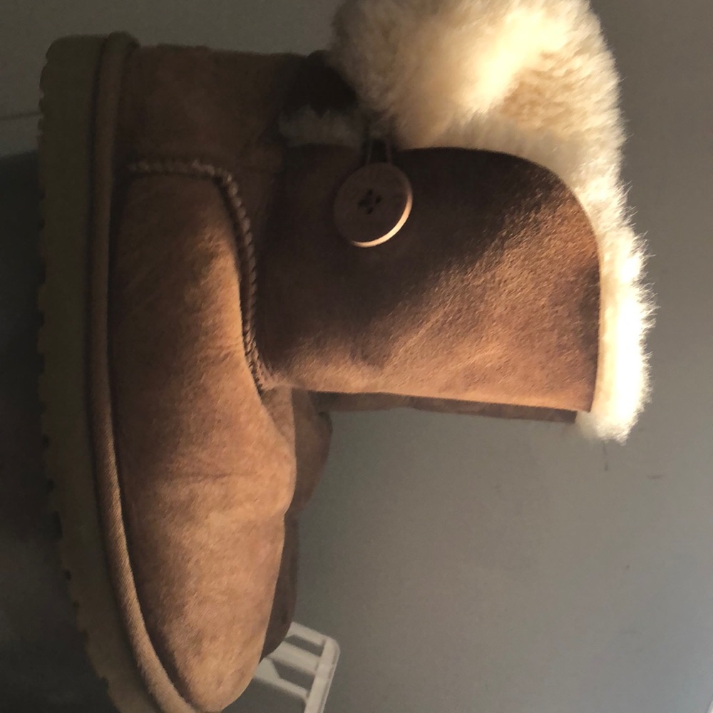 UGG Boots - Picture 2 of 2